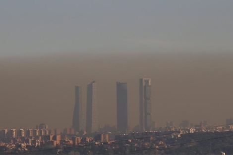 Imagen de ayer de la boina de contaminación sobre Madrid. (EM)