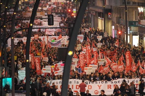 Cabecera de la multitudinaria manifestación en las calles de Murcia. | Alfonso Durán