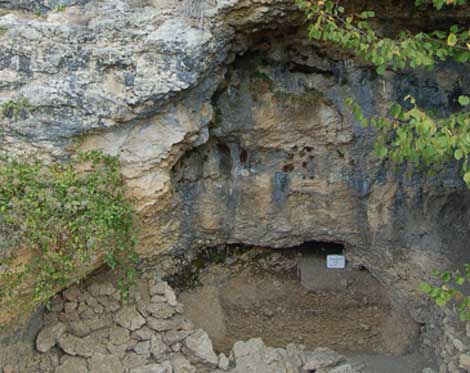 Vista de la cueva Buran-Kaya III. | PLoS ONE.