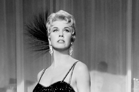 La actriz en un fotograma de la pelicula 'Love me or leave Me', de 1955