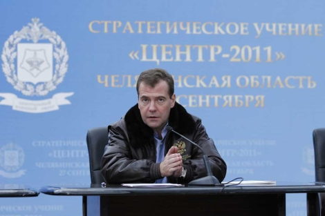 El presidente ruso, Dimitri Medvedev, en la región de Chelyabinsk, en Rusia. | Reuters