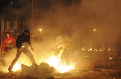 Incidentes en la plaza Tahrir de El Cairo, el domingo por la noche. (REUTERS)