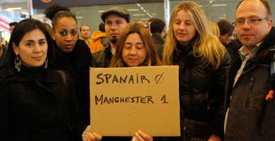 Protesta esta ma�ana de los empleados de Spanair en Palma. | J. Avell�