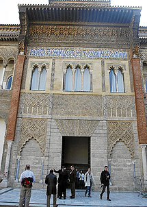 Turistas en el Patio de la Montería. Turistas en el Patio de la Montería.