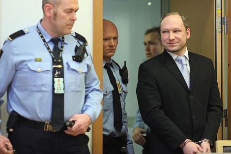 Anders Behring Breivik en un tribunal de Oslo. | Reuters Anders Behring Breivik en un tribunal de Oslo. | Reuters