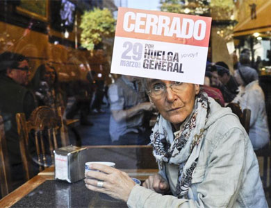 Una cafetería abierta en el centro de Madrid. | G. Arroyo