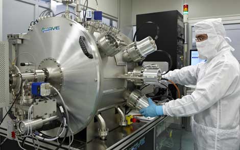 Una de las fases de producción de grafeno en la empresa Graphenea, en San Sebastián.