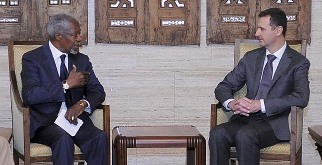 El enviado de la ONU, Kofi Annan, con el presidente sirio, Bashar Asad, en Damasco. | Reuters