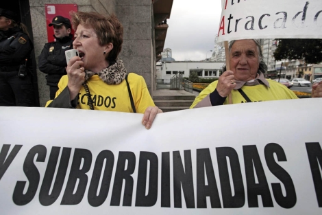 Protesta por las preferentes en A Coruña. | Efe