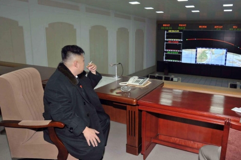 Kim Jong-un supervisa el lanzamiento de un cohete en diciembre de 2012.| Reuters