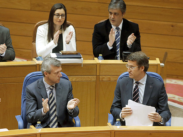 Feijóo, tras su comparecencia esta mañana en el Parlamento gallego. | Lavandeira Jr. / Efe Feijóo, tras su comparecencia esta mañana en el Parlamento gallego. | Lavandeira Jr. / Efe