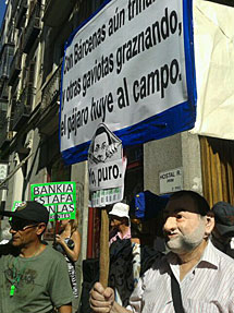 Protesta de 'preferentistas' en la Audiencia. | Foto: Julia Cruz.