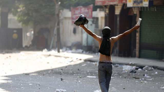 Un seguidor de Mursi, en una protesta cerca de Ramses. | Reuters