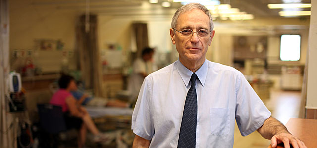 Dr. Embon, director del Hospital Ziv de Safed.