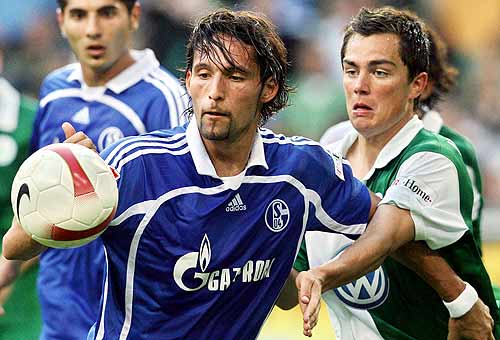 http://estaticos03.cache.el-mundo.net/elmundodeporte/especiales/2007/09/liga_campeones/img/estrellas/schalke-kuranyi-equipo.jpg