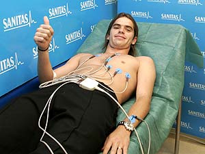 Gago, durante el examen m�dico. (Foto: EFE)