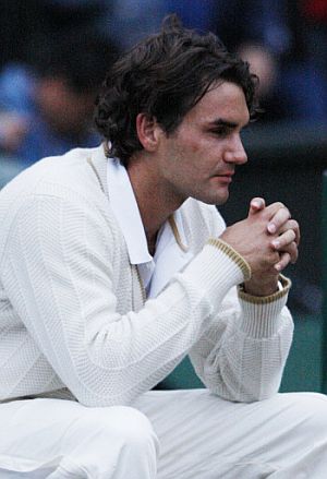 Federer medita tras caer de nuevo ante Nadal. (Foto: AFP)