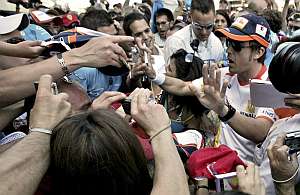 Alonso pide calma a los aficionados. (Foto: EFE)