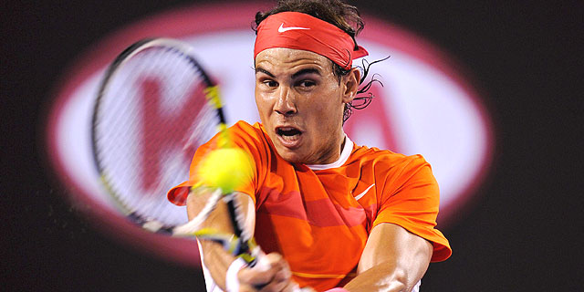 Rafa Nadal devuelve un golpe ante Luczak. | Efe
