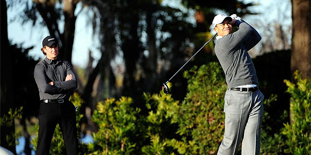 Tiger Woods, entrenándose en las inmediaciones de su casa de Florida. (Foto: EFE)