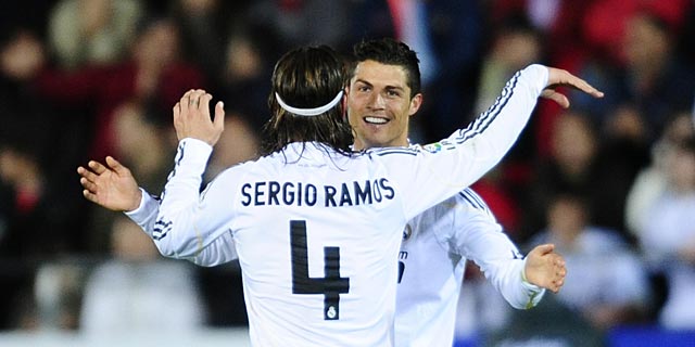 Cristiano celebra un gol con Sergio Ramos. | Ap