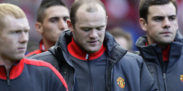Rooney, camino al banquillo (Foto: AP). Rooney, camino al banquillo (Foto: AP).