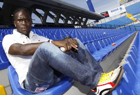 El jugador del Hércules, Royston Drenthe, durante una entrevista. Foto: Roberto Pérez El jugador del Hércules, Royston Drenthe, durante una entrevista. Foto: Roberto Pérez