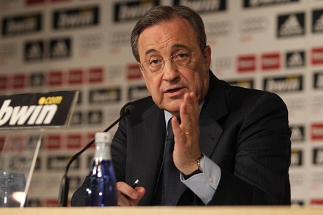 Florentino Pérez durante la rueda de prensa que anunciaba la marcha de Valdano. | El Mundo