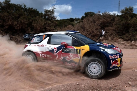 Loeb, durante la primera etapa del Rally Acrópolis. Loeb, durante la primera etapa del Rally Acrópolis.