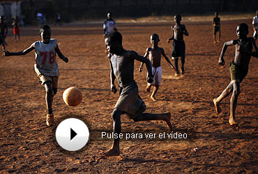 Ni�os practicando su deporte favorito. (Foto: Reuters)