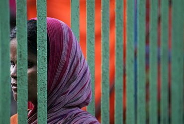 Una mujer en un parque de Kolkata, en India. (Foto: Reuters)