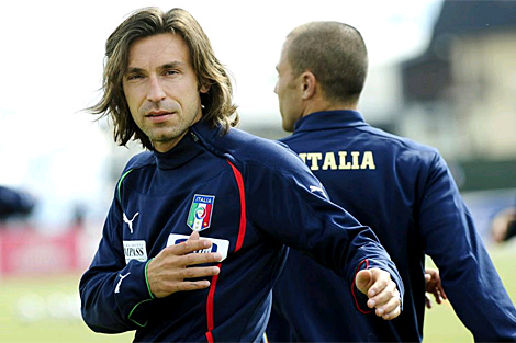 Andrea Pirlo, durante un entrenamiento con la selección italiana 
de fútbol. | Ap