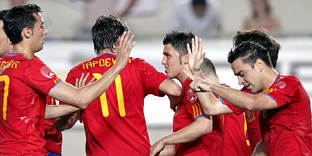 Los jugadores de la selección celebran el tanto de David Villa. | 
Efe