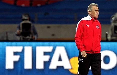 Hitzfeld, durante el entrenamiento en Port Elizabeth. | Efe