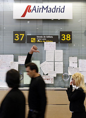 Les employes d'Air Madrid manifestent en cette fin d'année 2006