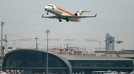 Uno de los primeros vuelos de Iberia que salieron del aeropuerto de Manises tras el cierre del espacio aéreo el 5 de diciembre. | Efe
