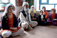 Familia. Mahabin Mohanmad, su marido ciego y sus cinco hijos (dos de las niñas también trabajan).