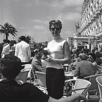 Glamour. En una terraza de Cannes durante el festival de 1955.