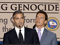 Comprometido. En un acto solidario junto al gobernador de California, en 2006.