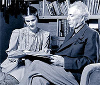 Frank L. Wright, con la bailarina montenegrina Olga Lazovich, su última mujer.