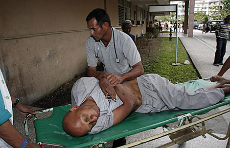 El preso cubano Guillermo Fariñas ingresa en el hospital, el pasado 11 de marzo. | Efe