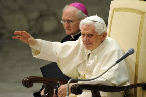 Benedicto XVI, durante una de las audiencias semanales en El Vaticano. | Efe
