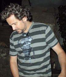 Zamir es ingeniro industrial. | M.S.